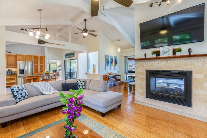 Gorgeous 5BD 4BA Luxury Home with Pool & Hot Tub! gallery image 2