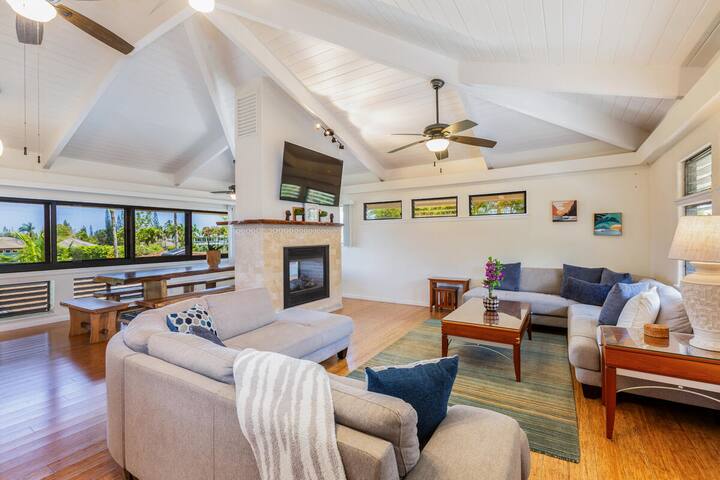 Gorgeous 5BD 4BA Luxury Home with Pool & Hot Tub! gallery image 4