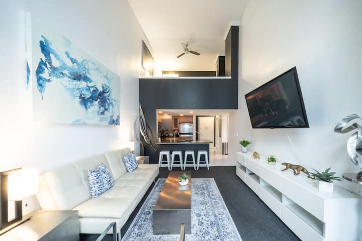 Penthouse Suite Downtown, Top Floor 4 Beds, 2baths - Seattle, WA