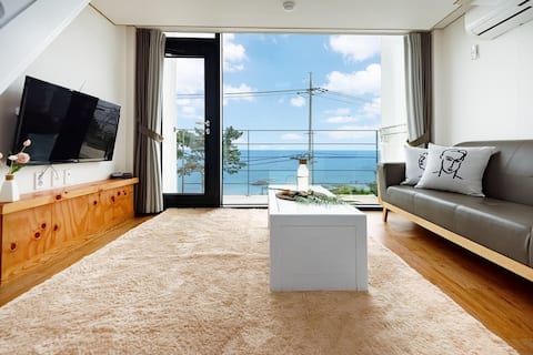 Room 201 (Ocean View, Duplex, Spa) where you can heal overlooking the Yeongdeok Sea