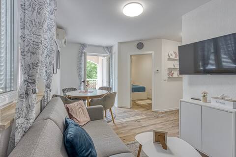 Kestenova - Two-Bedroom App with Balcony No.4