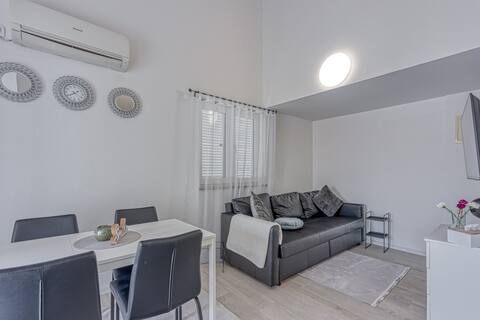 Kestenova - Two-Bedroom App with Balcony  No.5
