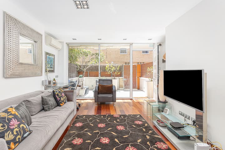 Oasis in the City – Splendid Seaside Villa