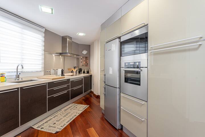 Oasis in the City – Splendid Seaside Villa gallery image 4