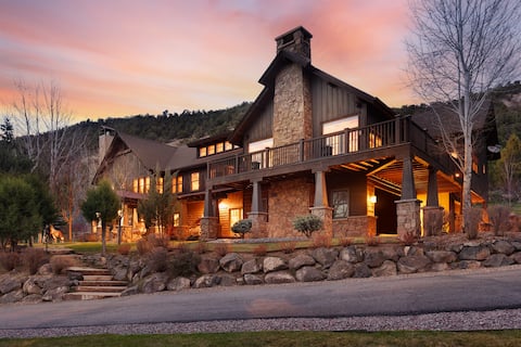 Artful Mountain Retreat | Luxe Mid-Valley Estate