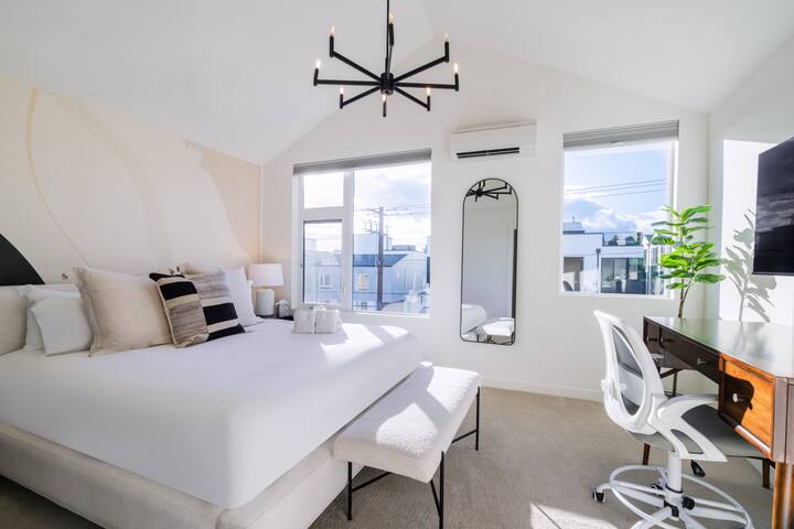 Brand New 3BR Retreat | Sauna | Private Rooftop gallery image 5