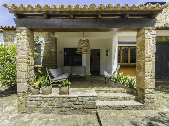 Casa exclusiva, jardín y piscina privada gallery image 5