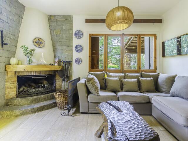 Casa exclusiva, jardín y piscina privada gallery image 3