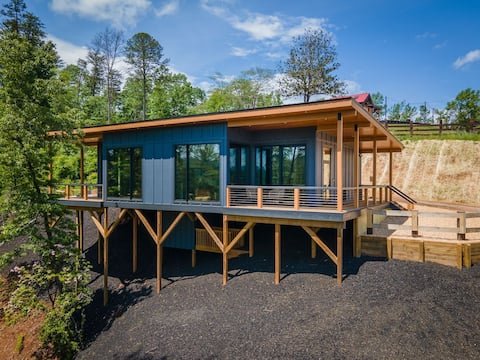 Popular Airbnb listing: Romantic Suite Overlooking Town|Hot Tub|Walk to To in Helen