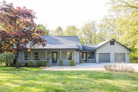 3BR 3 Bath home with hot tub next to Cave Run Lake