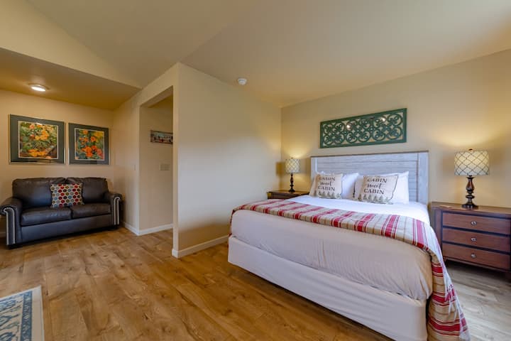 Bračni krevet (širine 150-179 cm) s kutkom za čitanje Oreq-B-147