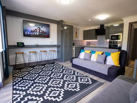 Penthouse 3 Bed, Large HotTub Long stay Discount