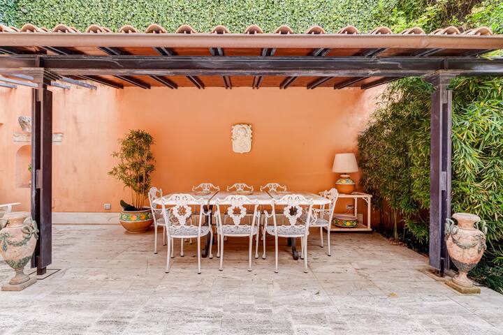 BMGA | Luxury Home with Patio in Trastevere gallery image 3