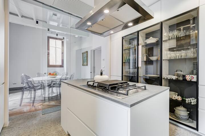 BMGA | Luxury Home with Patio in Trastevere gallery image 5