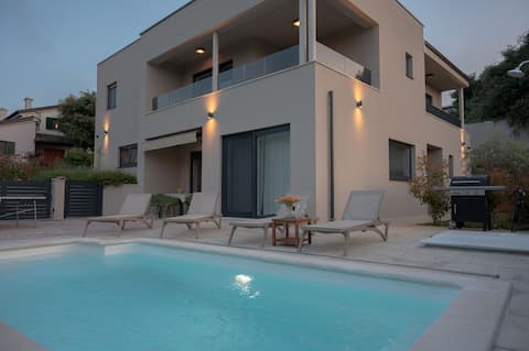 New amazing holiday house with pool