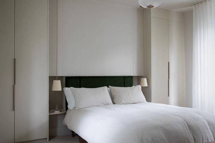 Luxury 3 Bed Canal House, Little Venice gallery image 2