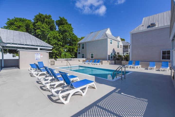 Heated Rooftop Pool, Gated Parking - Casa Caribe - Key West, FL