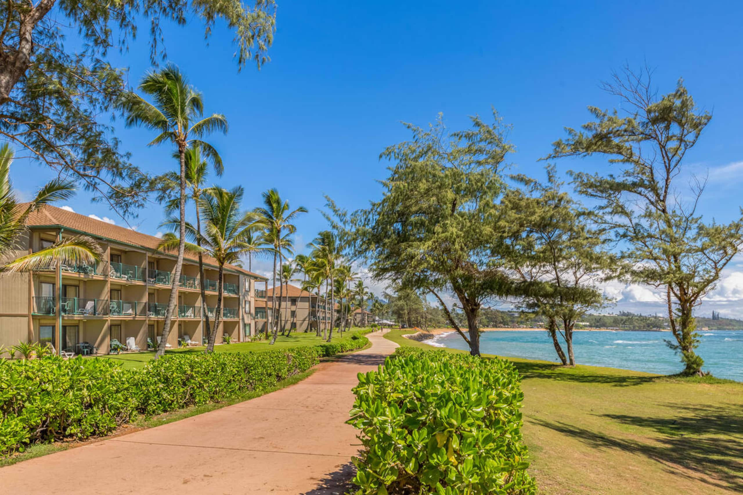 Condo in Kapaa · ★4.48 · 1 bedroom · 2 beds · 1 shared bath - Image 17