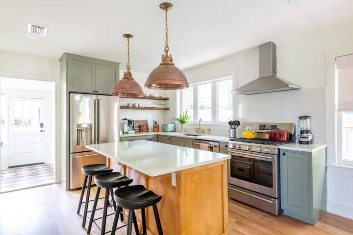 Book Montrose managed Airbnb listing 3