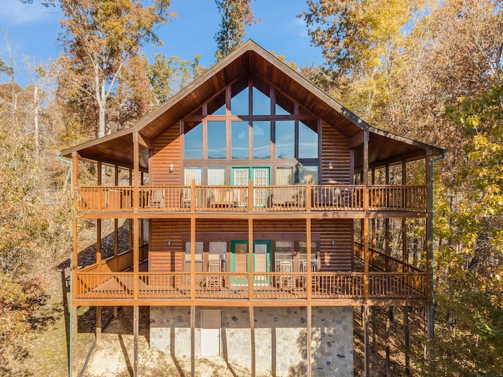 Bear Hunter | Mtn Views + Game Room! - Gatlinburg, TN