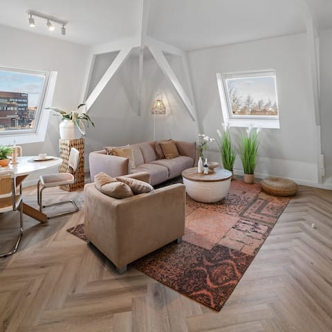Stylish-loft near city center and park
