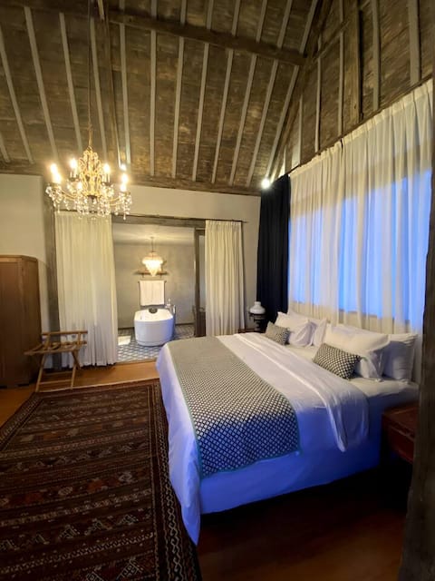 Little Lake | Gladak Room