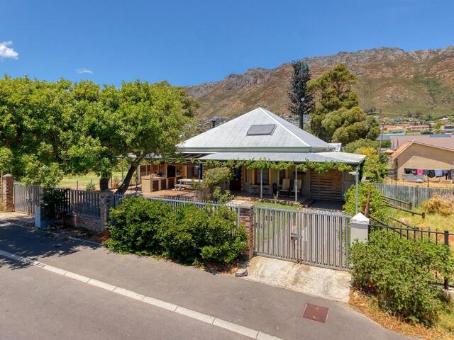 Farmhouse gallery image 3