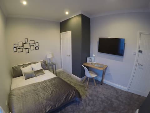 Essex House| Bedroom TV| Fast Wifi| Workstays UK