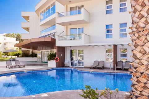 THREE Large 2BR Suites! Pools, Beachfront!