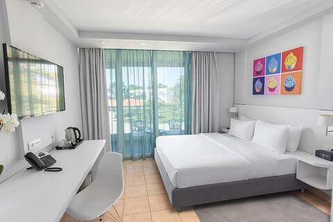 Beach Break! THREE Modern Units! Pools, Beachfront