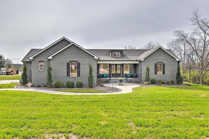 Beautiful Nashville Home Near Downtown w/ Hot Tub!