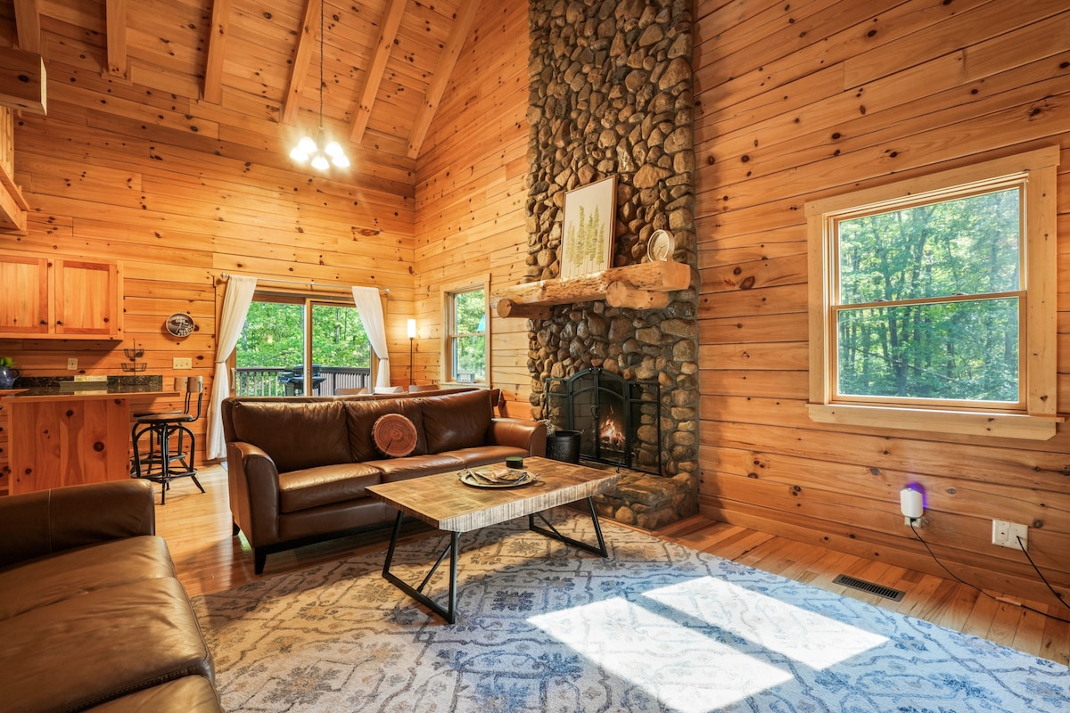 The Hidden Gem | Hocking Hills, Log Cabin, Hot Tub - Cabins for