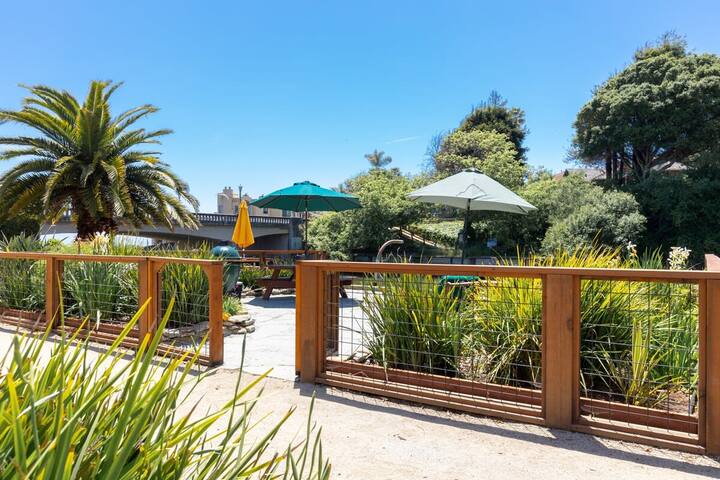 Bridgeport Bungalow on the River gallery image 4