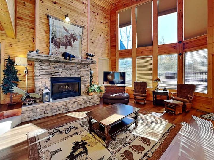 Reduced Rates! Game Room, Hot Tub + Great Views! - Gatlinburg