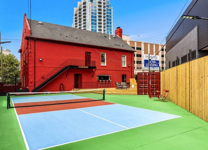 FlyghtHouse | Private Pickleball & Luxe Amenities gallery image 2