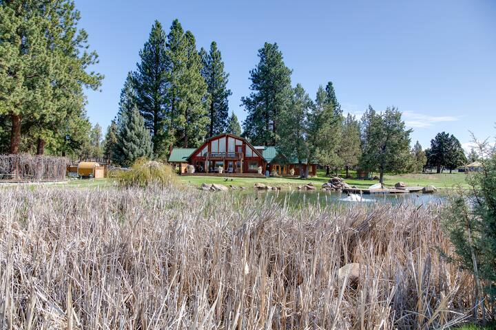 Sisters vacation rentals managed Airbnb listing 3