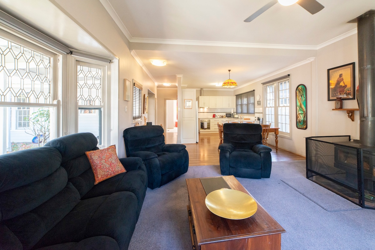 Successful Airbnb property: "Hemley Cottage" Hosted by Halls Gap Accommodation in Halls Gap