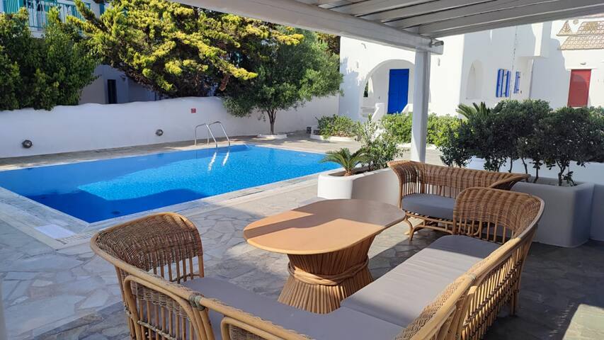 Capari Suites – Mykonos Town House with Pool