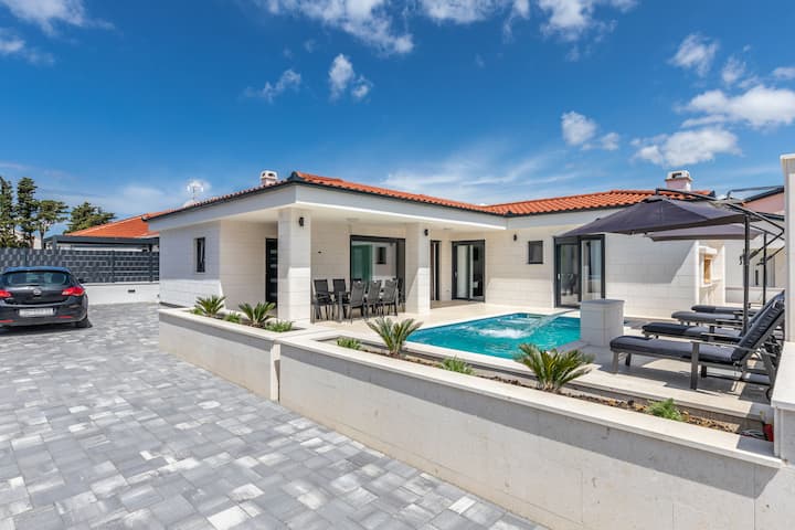 Villa Mariva With Heated Pool - Vir