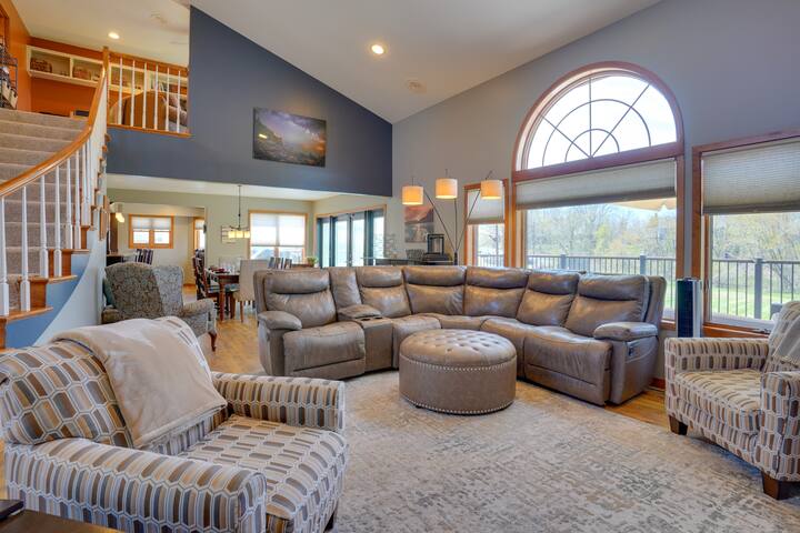 Expansive Retreat on 5 Acres in Shakopee! gallery image 3