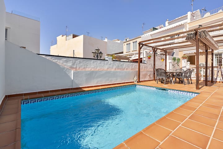 Vivienda Con Piscina - Nerja