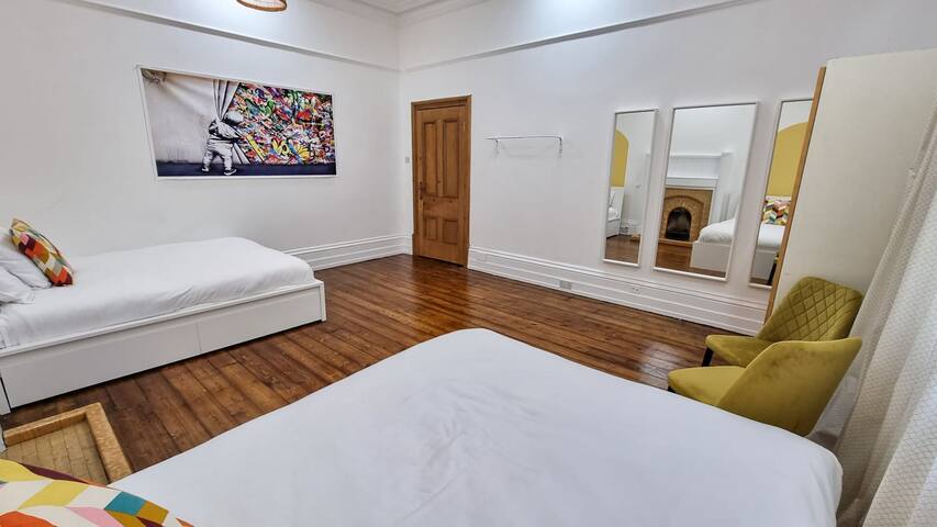 Sleeps 20 Ashton Mansion by City SuperHost gallery image 5