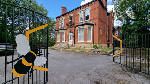 Sleeps 20 Stunning Ashton Mansion