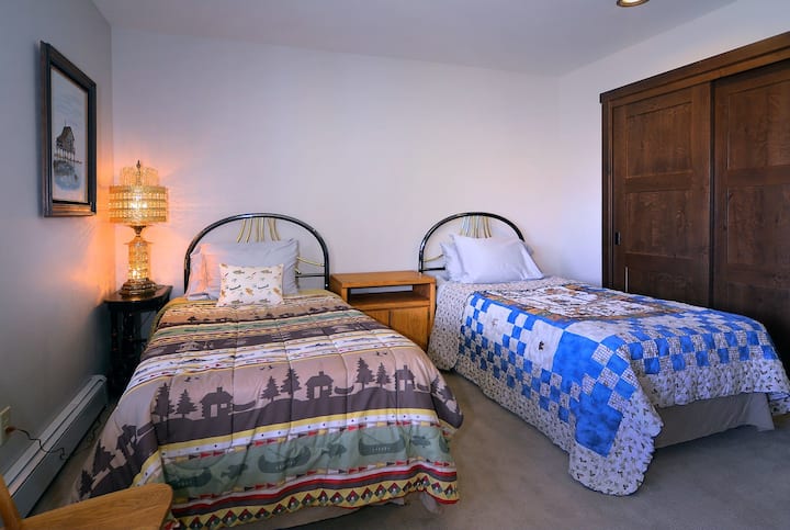 غرفة الضيوف 2، سريرين مزدوجين