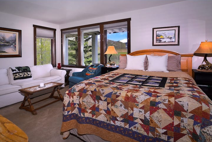 غرفة الضيوف 3، سرير ملكة