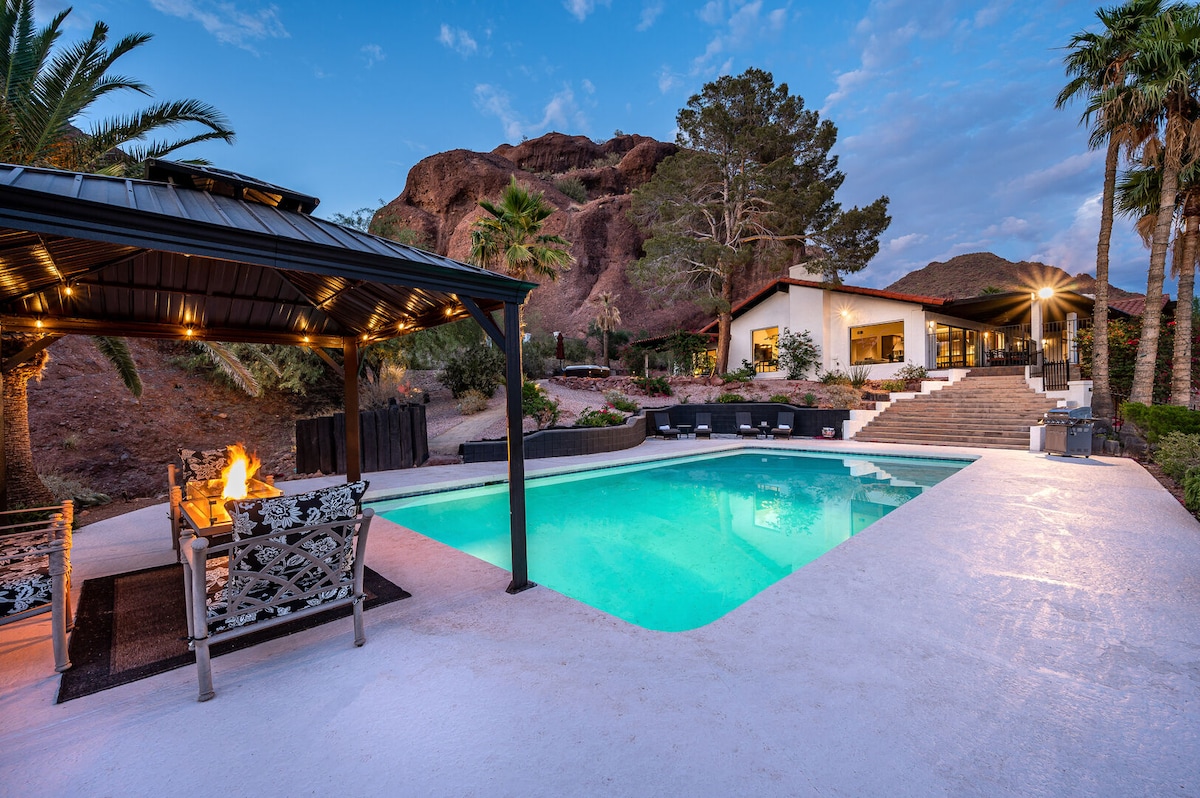 Mid-Century Mountain Dream Villa, Hot Tub, Pool - Houses for Rent