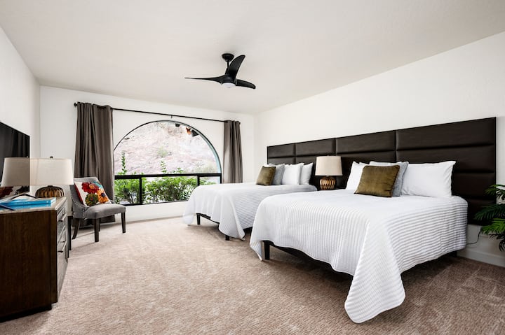 2 lits Queen Size et vue imprenable sur la montagne