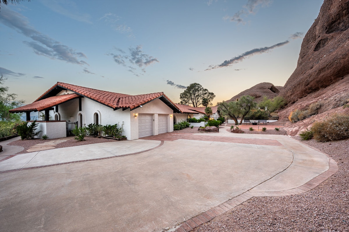 Mid-Century Mountain Dream Villa, Hot Tub, Pool - Houses for Rent