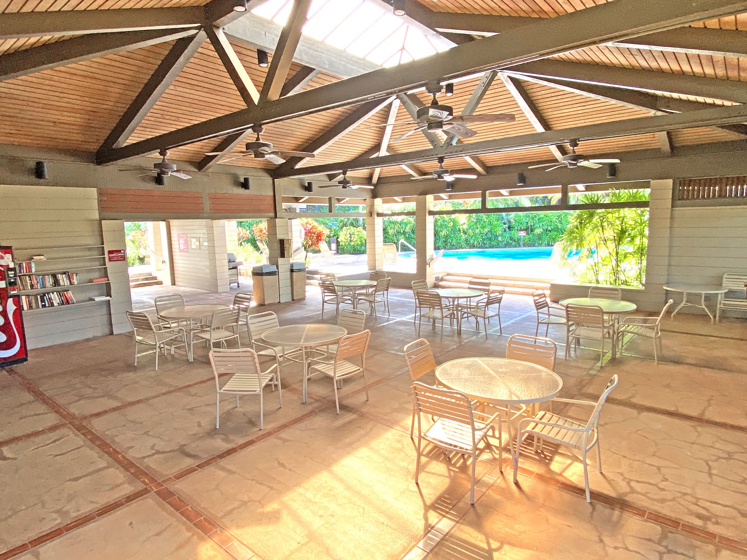 Townhouse in Lahaina · ★5.0 · 2 bedrooms · 3 beds · 3 baths - Image 12