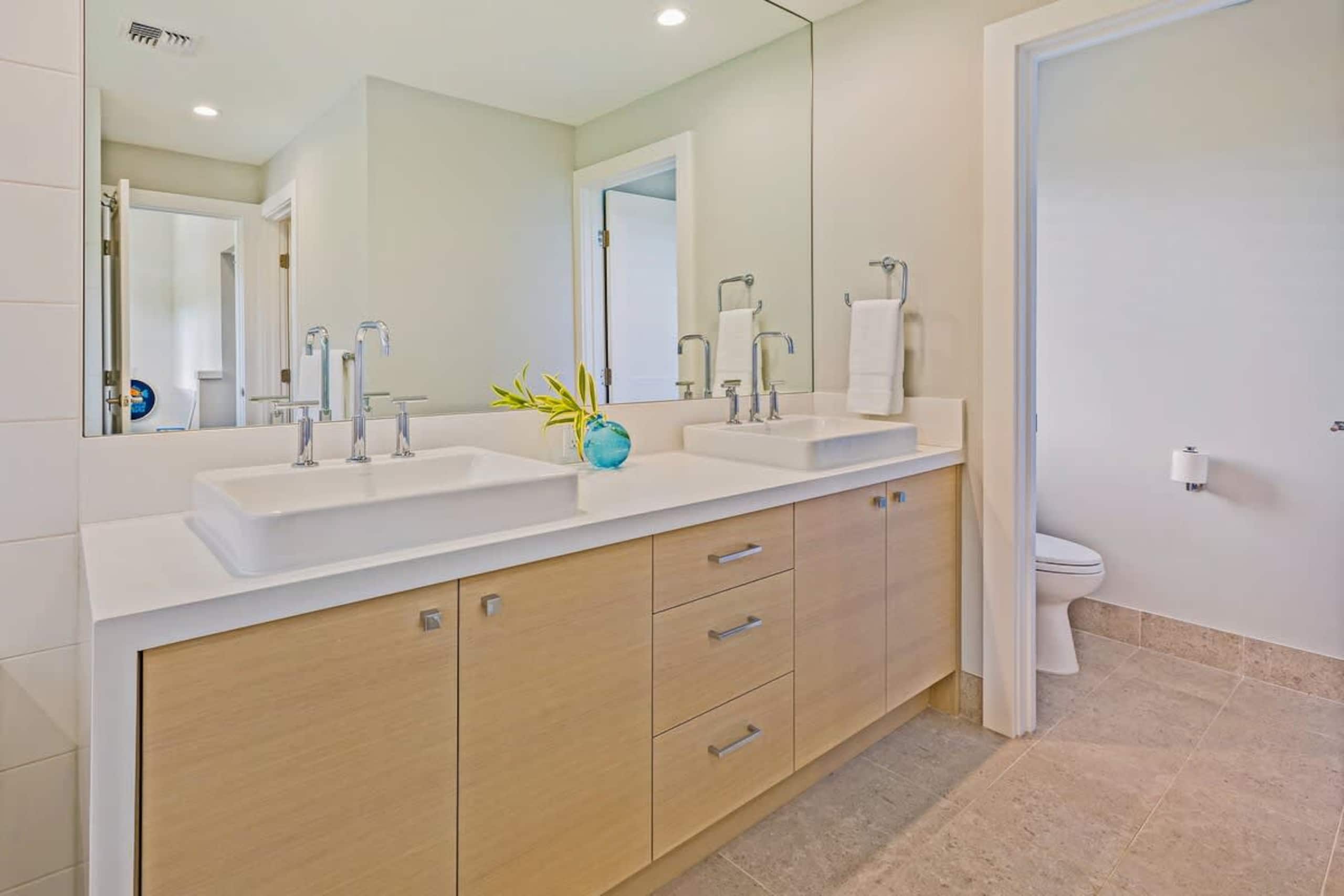 Townhouse in Lahaina · ★5.0 · 2 bedrooms · 3 beds · 3 baths - Image 21